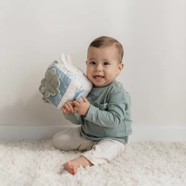 Little Dutch Kostka textilní s aktivitami králíček Miffy Lucky Leaves