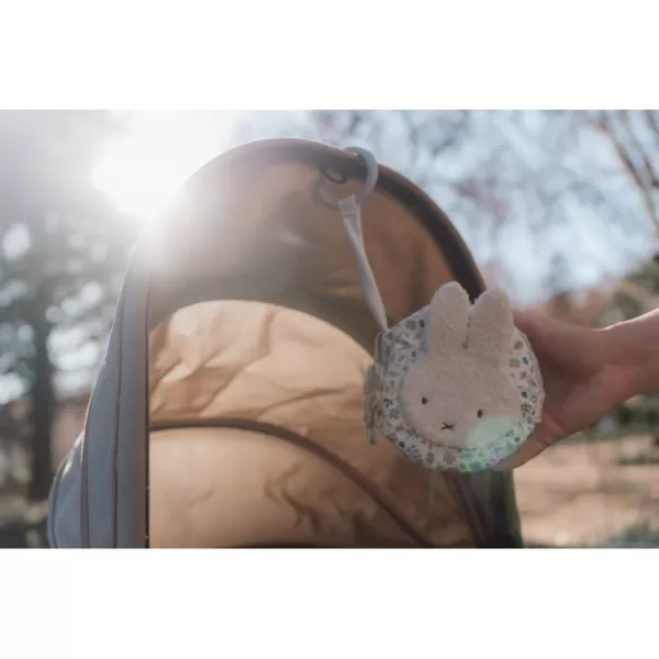 Little Dutch Závěsná textilní knížka králíček Miffy Lucky Leaves