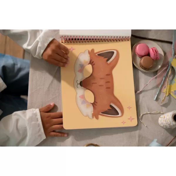 Little Dutch Kniha s vystřihovacími maskami Rosa